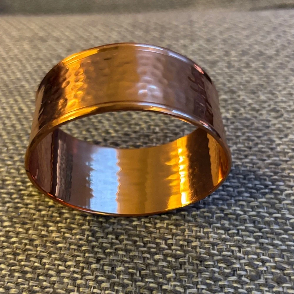 New in box Williams Sonoma Oval Copper Napkin Rings Set of Four